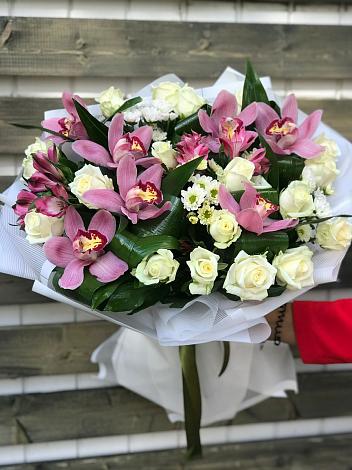 Букет цветов из: Розы и Хризантемы в Балабаново
