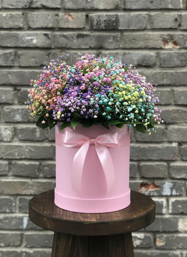 Цветочная композиция из Гипсофила и Розы в шляпной коробке в Балабаново