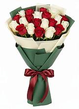 Букет Микс из красных и белых роз в Балабаново