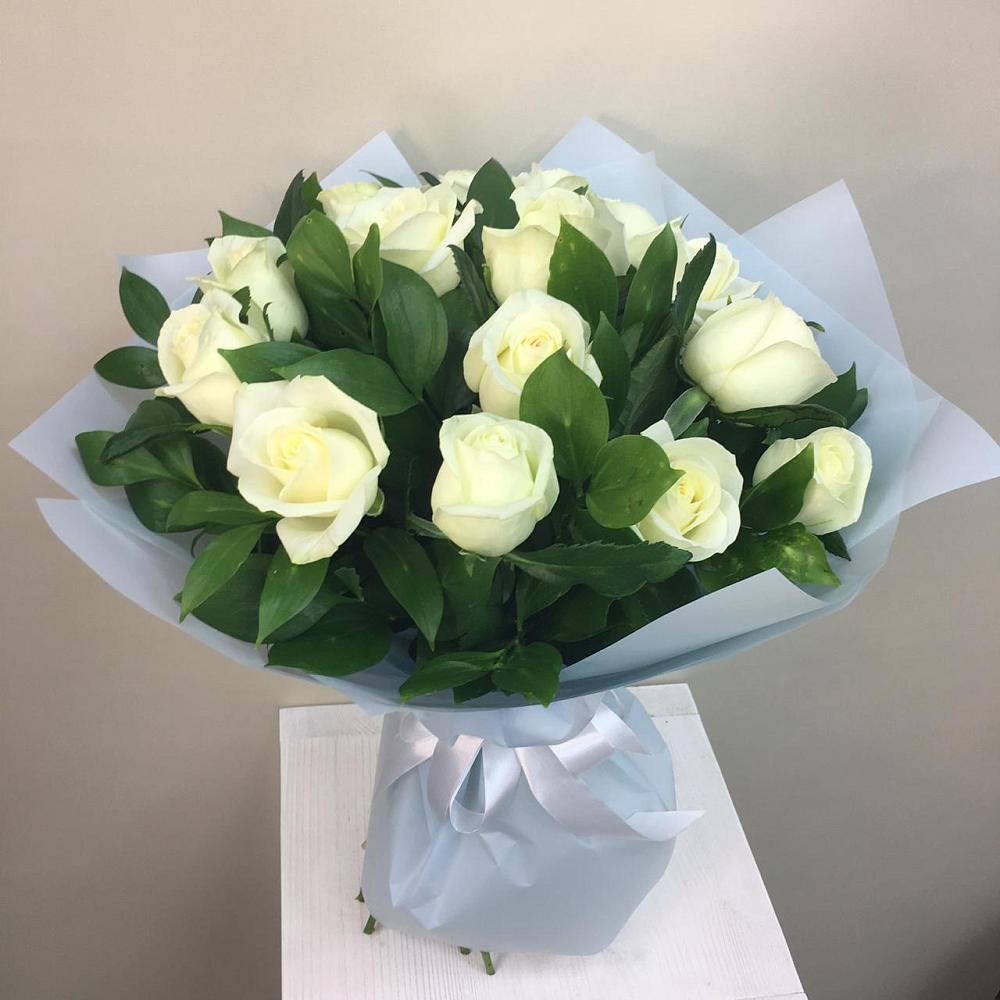 Букет 15 Белых роз Проуд в Балабаново