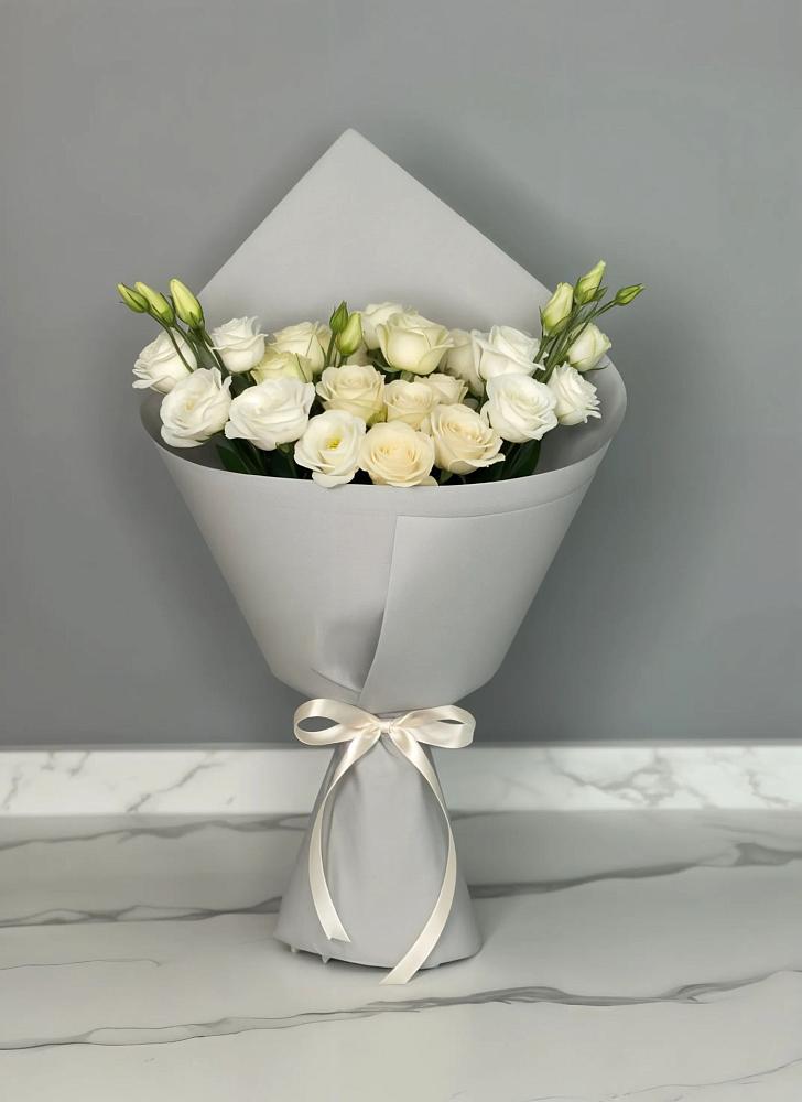 Букет цветов из: Розы и Лизиантусы в Балабаново