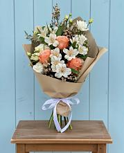 Букет цветов из:  Альстромерии, Лизиантусы, Розы и Хризантемы в Балабаново