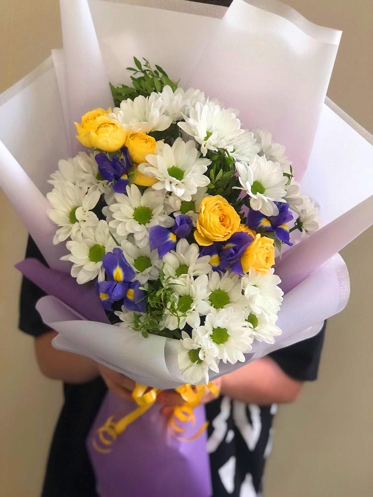 Букет цветов из: Ирисы, Хризантемы и Розы в Балабаново