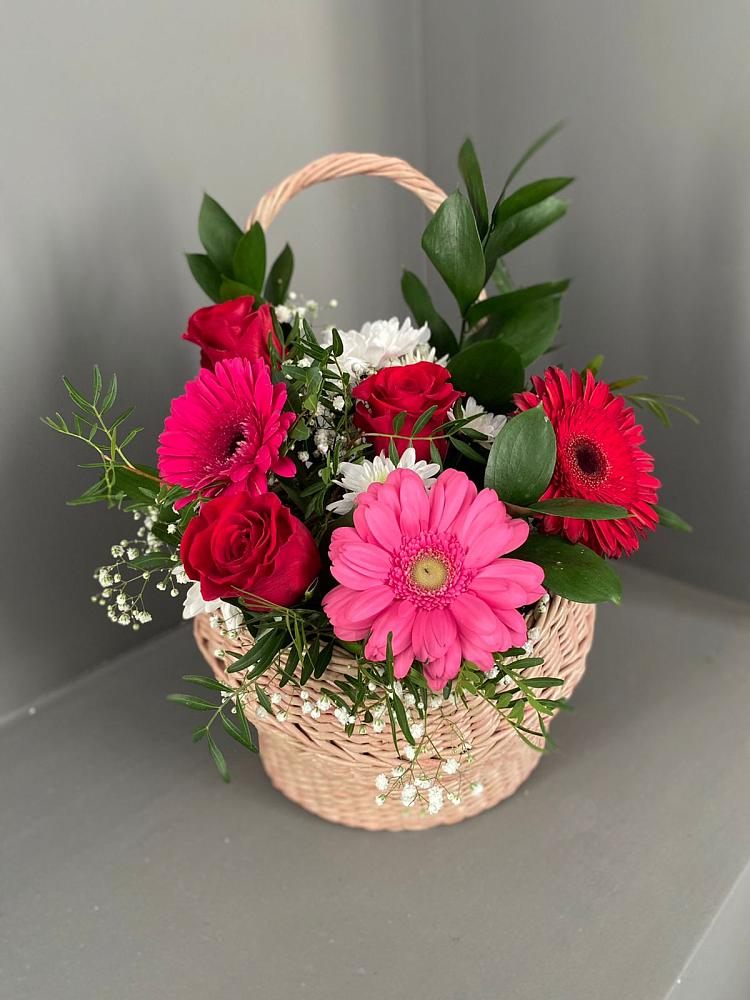 Цветочная композиция из Розы, Хризантемы и Герберы в корзине в Балабаново