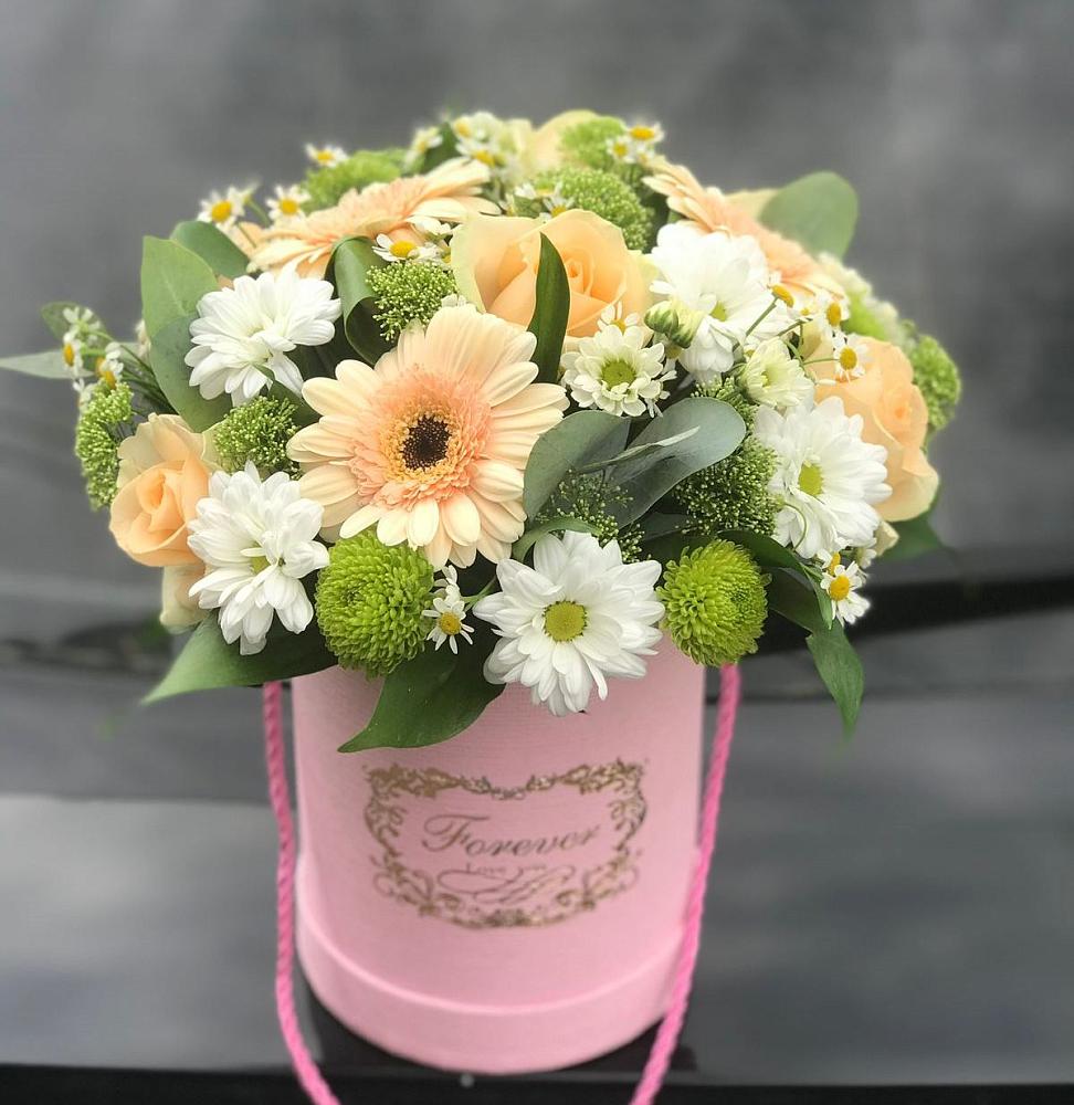 Цветочная композиция из Розы, Герберы и Хризантемы в шляпной коробке в Балабаново