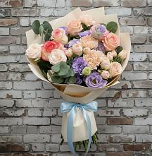 Букет цветов из:  Розы, Лизиантусы и Гвоздики в Балабаново